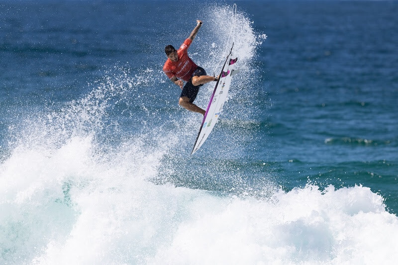 gabriel medina é tricampeão mundial!